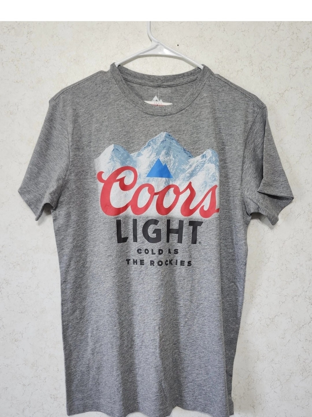 Coors Light Men's Small Short Sleeve Graphic Tee Mountains Rockies Beer Lounge